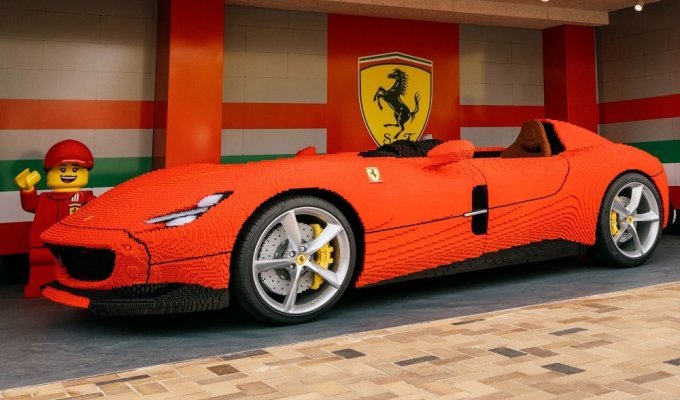 Полноразмерная Ferrari из 383 000 кубиков LEGO (4 фото)