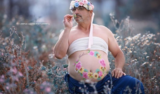 Отец двух детей с «пивным пузиком» устроил пародию на типичную фотосессию беременных (13 фото)