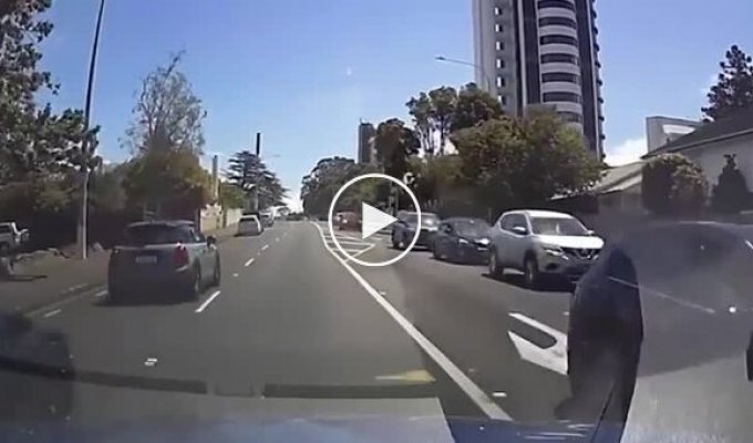 Машину купил, но ездить пока не научился