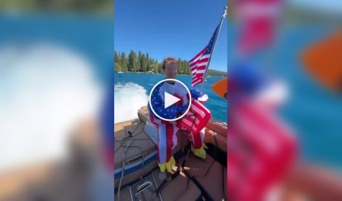 Цукерберг прокатился на серфе в костюме орлана на День независимости США