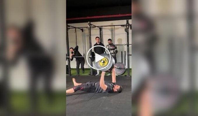 За гранью возможного: Турецкий подъем со штангой 116 кг