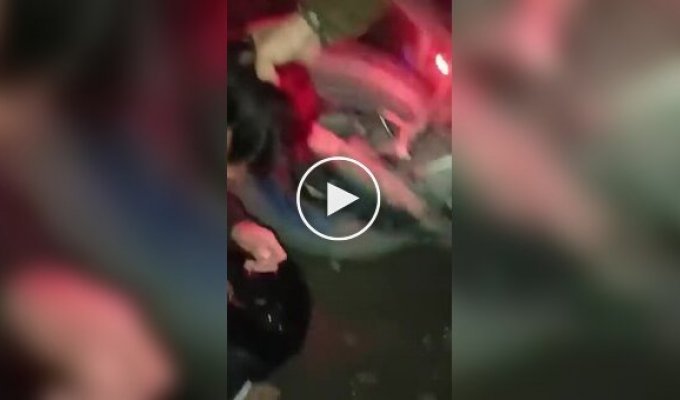 Now you listen for yourself: guys took revenge on a biker who constantly rode at night