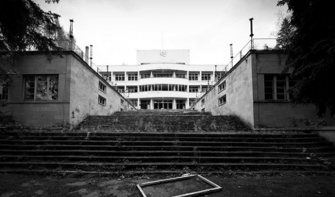 Заброшенный курорт КГБ (51 фотография)