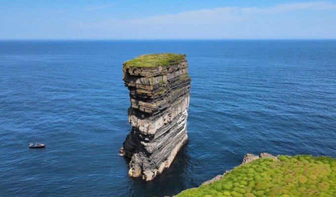 Великолепная скала суровой Ирландии (14 фото)