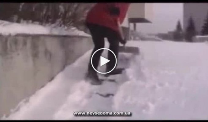 Смешное видео. Дорожки по снегу