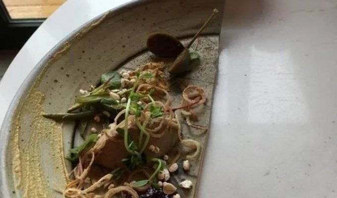 Bizarre Food Presentations That Left Restaurant Diners Confused (21 Photos)