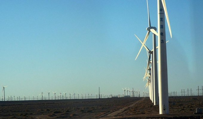 Крупнейший ветропарк Ганьсу, заменяющий собой десяток АЭС (5 фото)