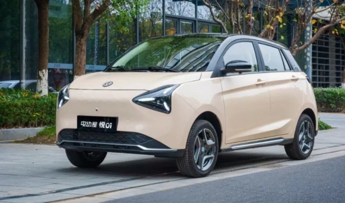 Sales of an electric car for $8 thousand began in China (10 photos)