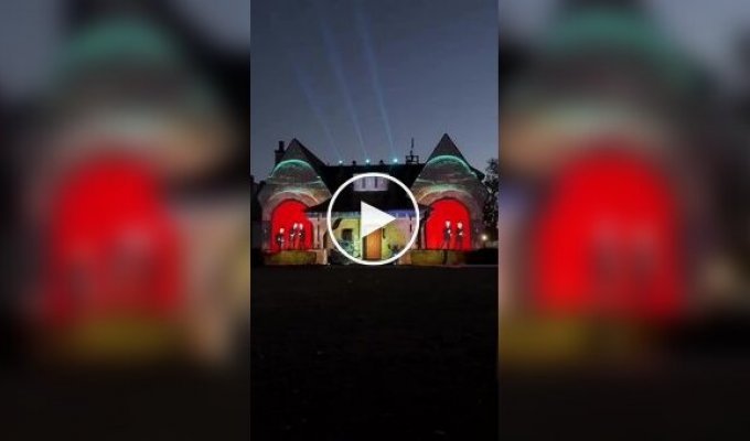 Мужчина спроецировал на дом эпичные кадры с персонажами и кораблями из «Звездных войн»