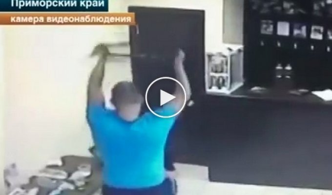 Мужчина жестоко избил своего собутыльника стулом в Приморском крае