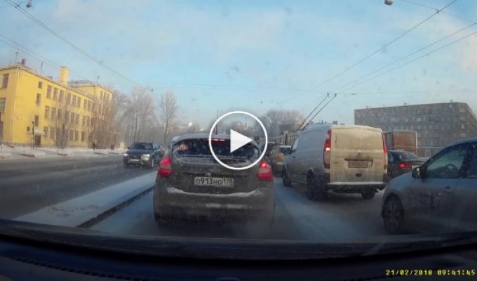 Массовое ДТП с пятью машинами в Петербурге (мат)