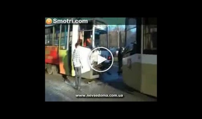 Лобовое столкновение трамваев