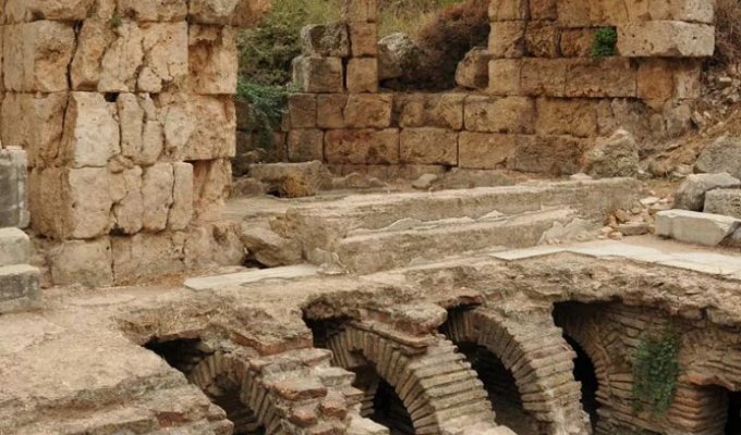 Загадка решена. Почему спустя тысячи лет римский бетон прочный?⁠⁠ (5 фото)