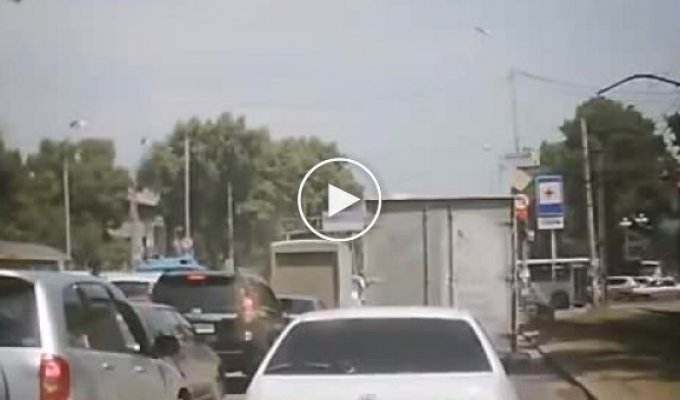 Драка и стрельба на дороге в Хабаровске