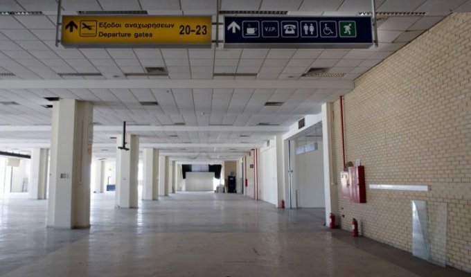 Заброшенный международный аэропорт в Афинах (33 фото)