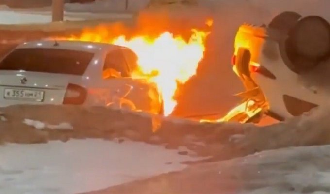 Road accident with fire in Russia (2 photos + 2 videos)