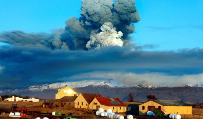 Опасная красота: вулкан Эйяфьядлайокюдль (8 фото)
