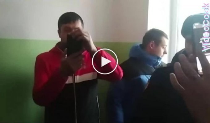 В Санкт-Петербурге мигранты толпой избили курьера Ozon