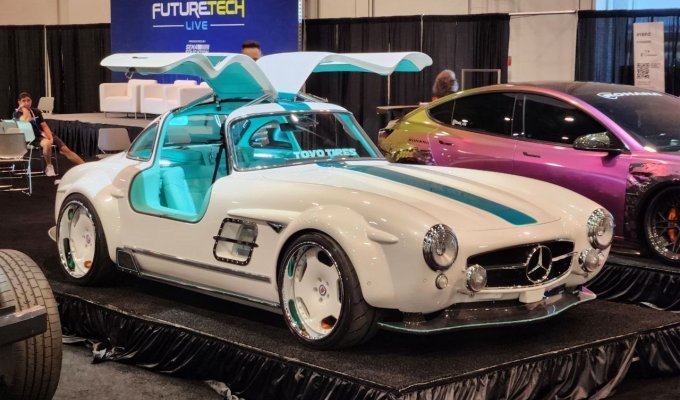 Ukrainian clone Mercedes 300SL based on Tesla was presented in Las Vegas (3 photos)