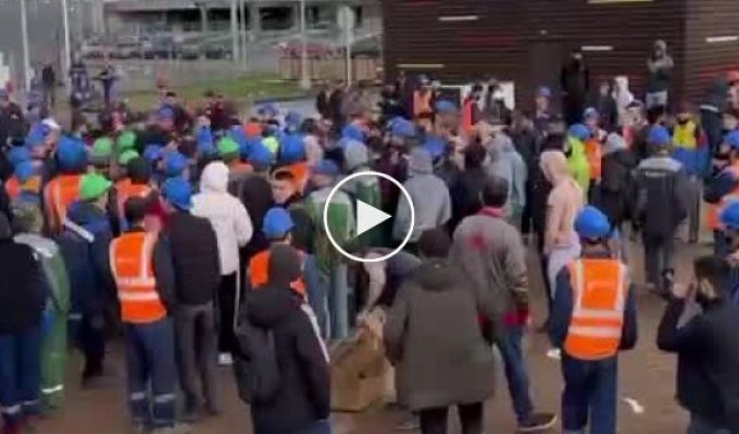 В Питере мигранты устроили массовую драку из-за еды