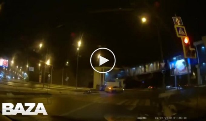 В Москве сотрудника ДПС дважды сбила машина за 30 секунд