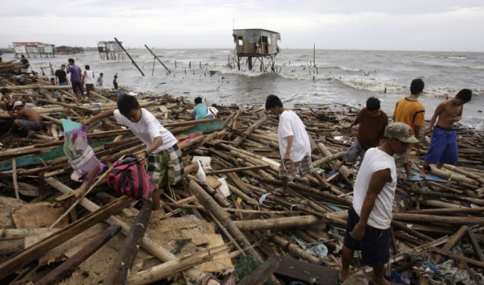 Тайфун «Несат» на Филиппинах (21 фото)