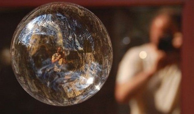 Как лопается мыльный пузырь (9 фото)