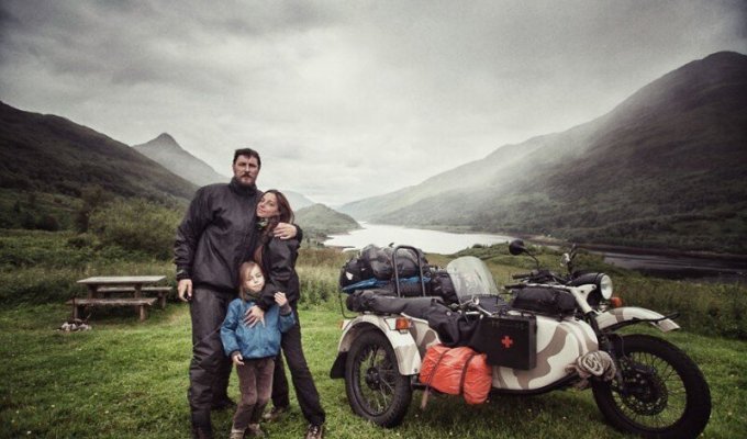 На «Урале» вокруг Европы: впечатляющее путешествие молодой семьи (40 фото)