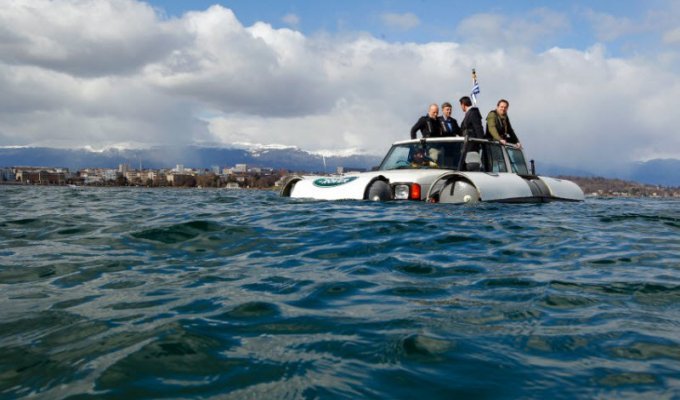 Плавающий автомобиль Land Rover Discovery (9 фото)