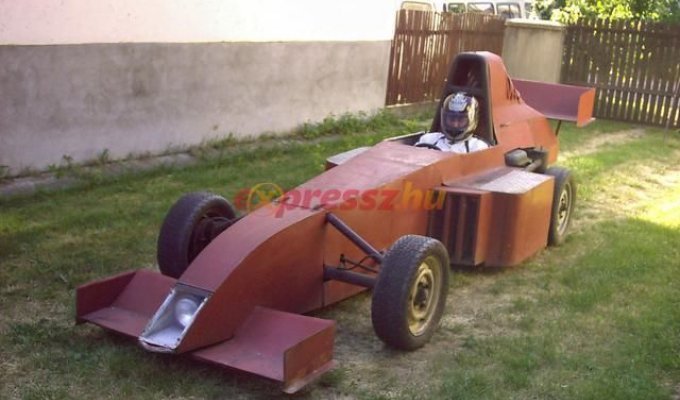 Самодельная машинка для Формула 1 (10 фотографий)