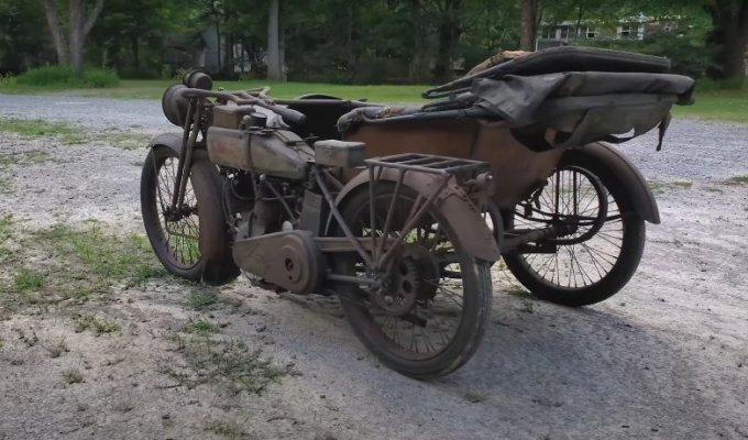 Harley Davidson 1916 - sidecar controlled motorcycle (5 photos + 1 video)