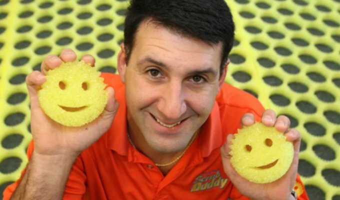 American Marketing: How to Make $100 Million on Smiley Kitchen Sponges (3 photos)