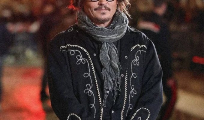 How Johnny Depp Turned Gypsy Chic and Rock 'n' Roll into a Major Hollywood Trend (9 photos)