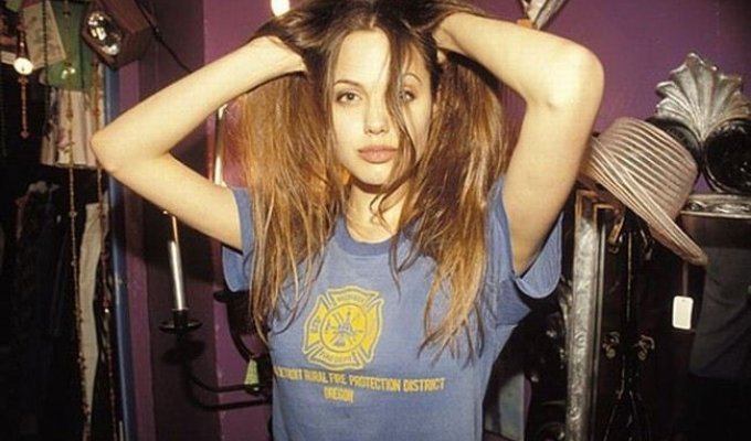 Анджелина Джоли 15 лет назад (17 фото)