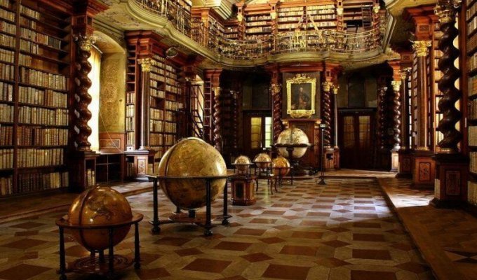 Самая красивая библиотека в мире (10 фото)