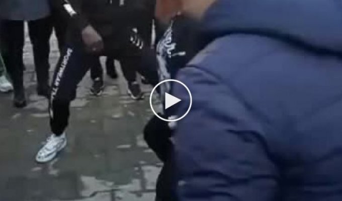 Темнокожему студенту из Владикавказа пришлось приносить извинения за танец с девушкой