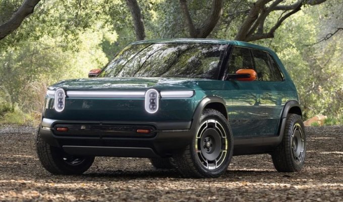 Rivian presented a new electric car R3, the design of which is very similar to Niva (12 photos)