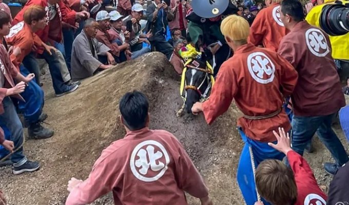 700-year-old festival is closing in Japan (6 photos)