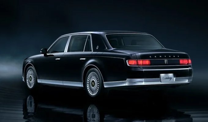 Toyota обновила роскошный седан Century впервые с 2018 года (5 фото)