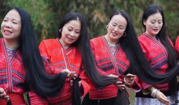 Китаянки, которые стригутся лишь дважды в жизни и едят шампунь (6 фото)