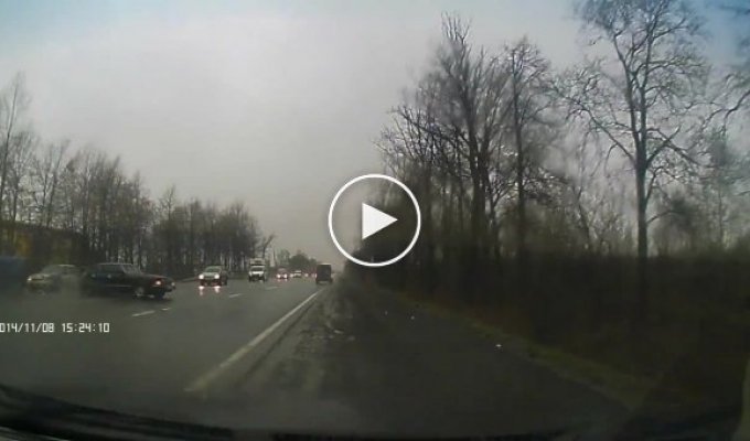 6 автомобилей столкнулись на Московском шоссе