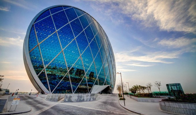 Небоскреб-шедевр: штаб-квартира Aldar Properties в Абу-Даби (8 фото)