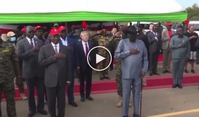 Президент Южного Судана обмочился на торжественном мероприятии