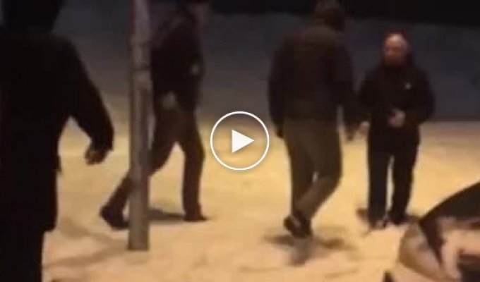 Пьяные военные в рф напали на пожилого петербуржца у ЖК «Шуваловский»