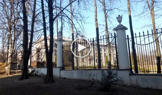 В посольстве России в Польше наблюдают дым