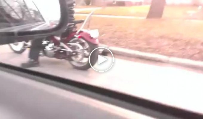 Необычный глушитель на мотоцикле