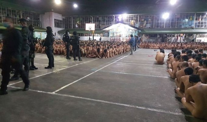 Жесткий обыск в филиппинской тюрьме возмутил правозащитников (3 фото)
