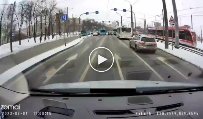 Unexpected maneuver at the intersection