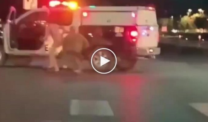 Мальчишник удался: Голый мужчина угнал патрульную машину в Лас-Вегасе