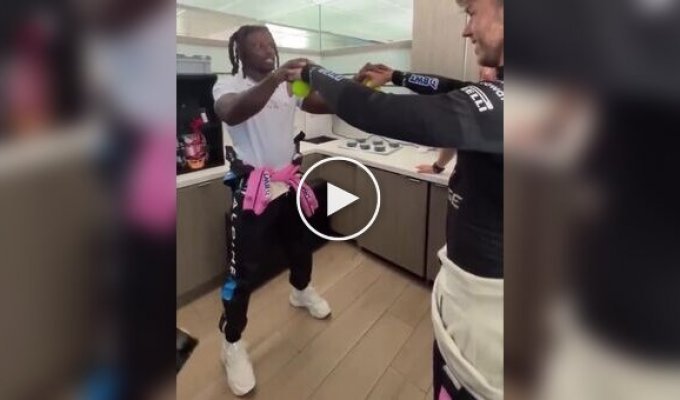 Игрок американского футбола и пилот Формулы 1 демонстрируют невероятные рефлексы